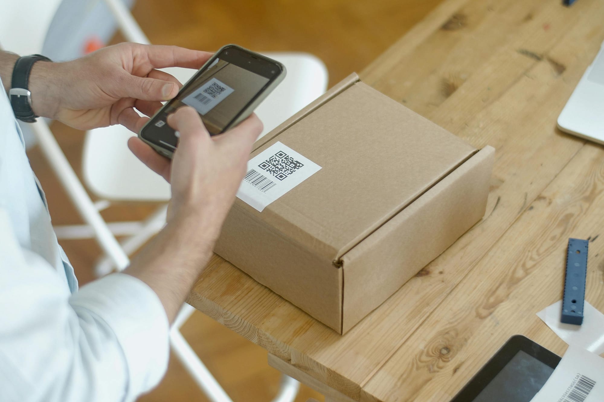 Scanning a QR code on a box with smartphone camera