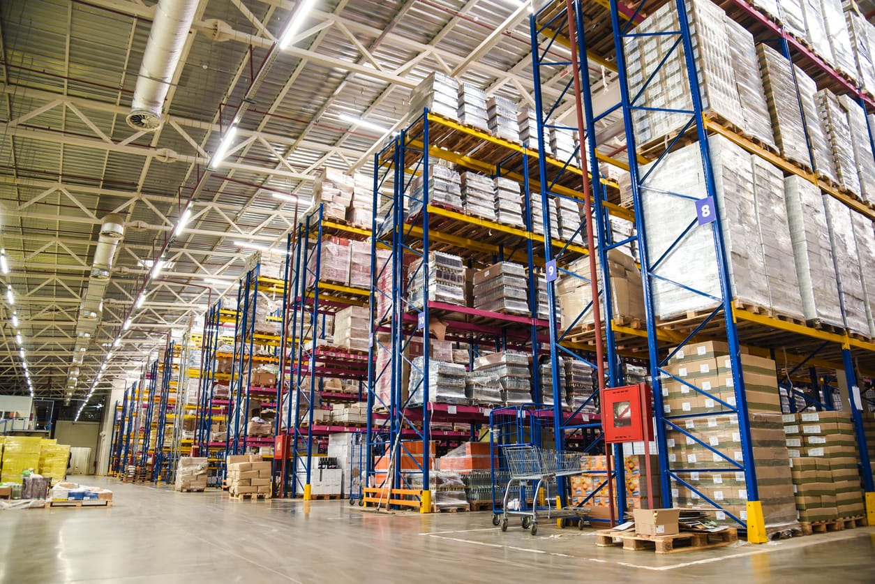 Large warehouse as part of a fulfillment network